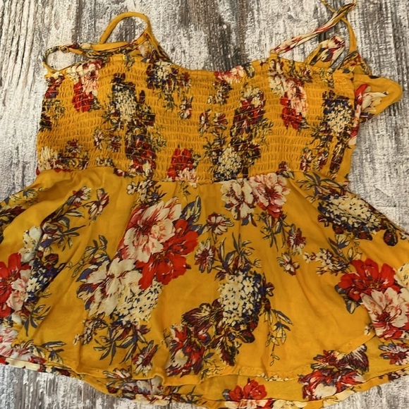 Lily White Buckle Spaghetti Strap Top. Size Medium. - Picture 3 of 5